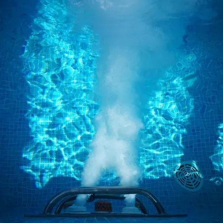 House With Hot Pool טרוגיר